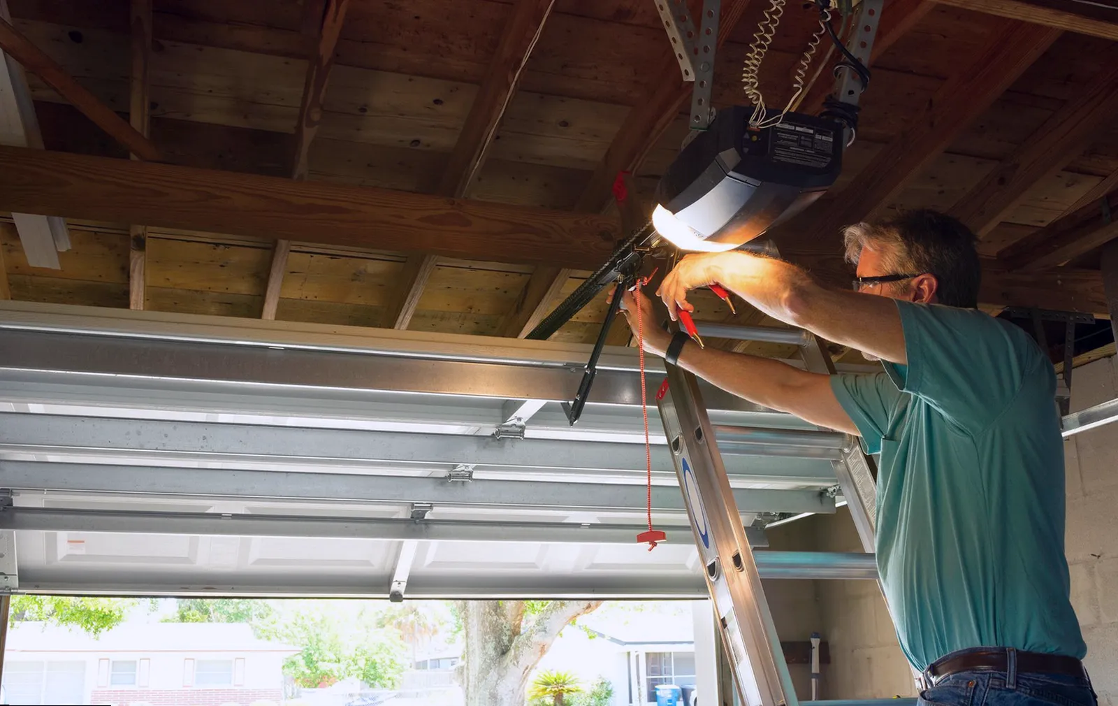 Reparación de mando y fotocélulas de puerta de garaje en Cascante