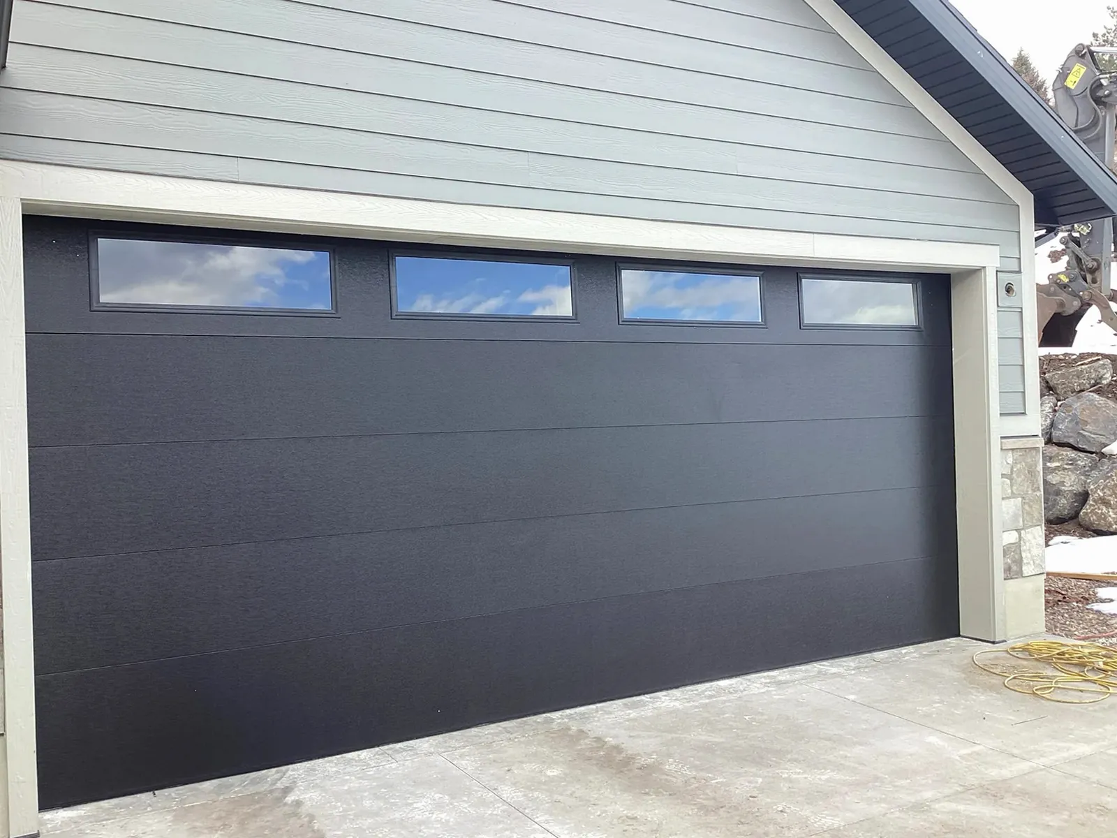 Revisión de mecanismo de puerta de garaje en Cobeja