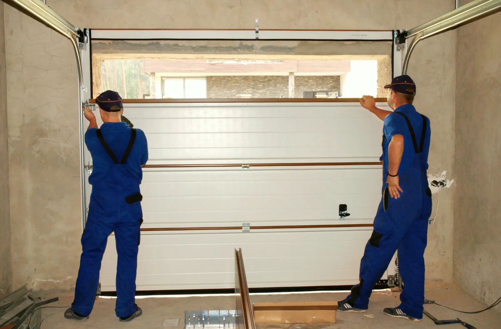 Proyecto de puertas de garaje finalizado en El Ferrol