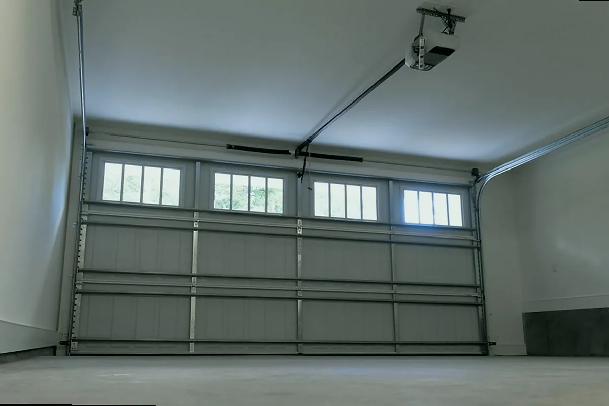 Proyecto de puertas de garaje finalizado en Rabade