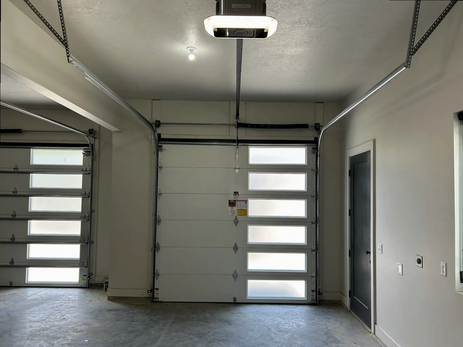 Proyecto de puertas de garaje finalizado en Sanchidrian